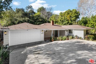 15543 Del Gado Dr in Los Angeles, CA - Building Photo