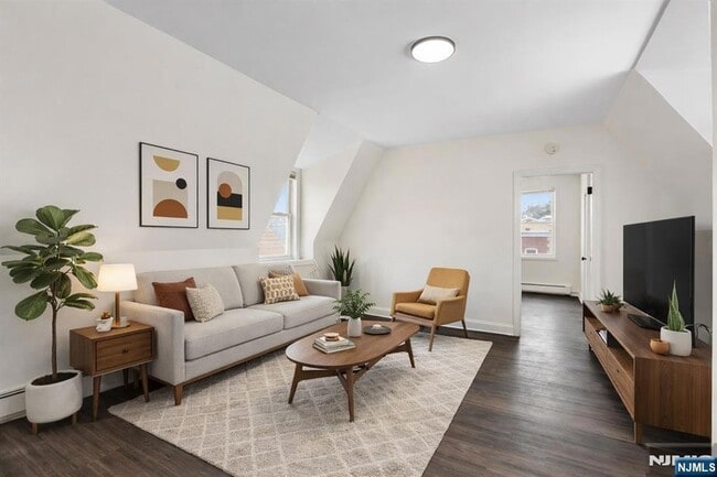 676 Chestnut St, Unit 3 in Kearny, NJ - Building Photo - Building Photo