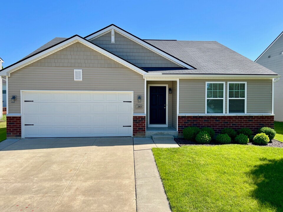 8343 Crab Apple Trail in Dexter, MI - Foto de edificio