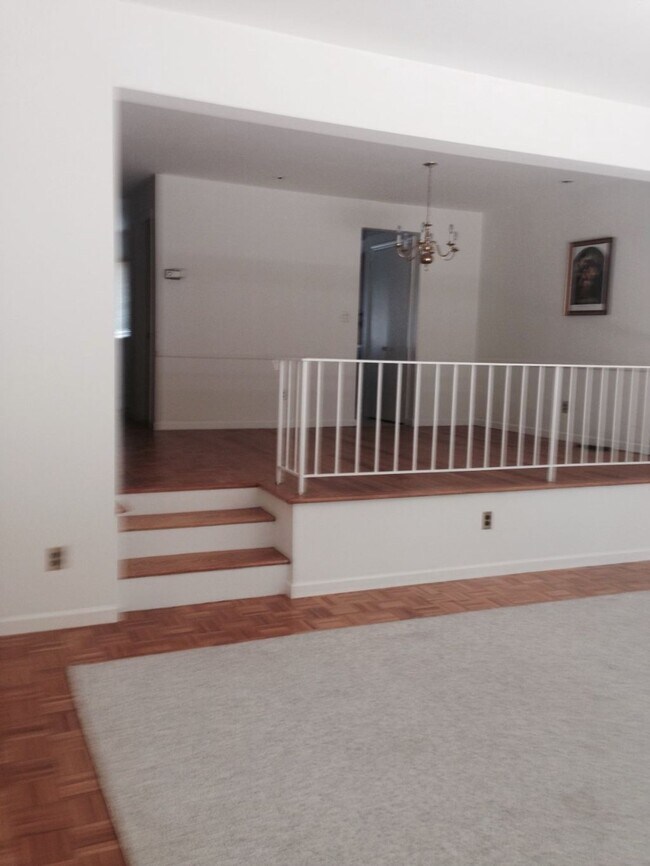 160 Mead Ave in Greenwich, CT - Building Photo - Building Photo