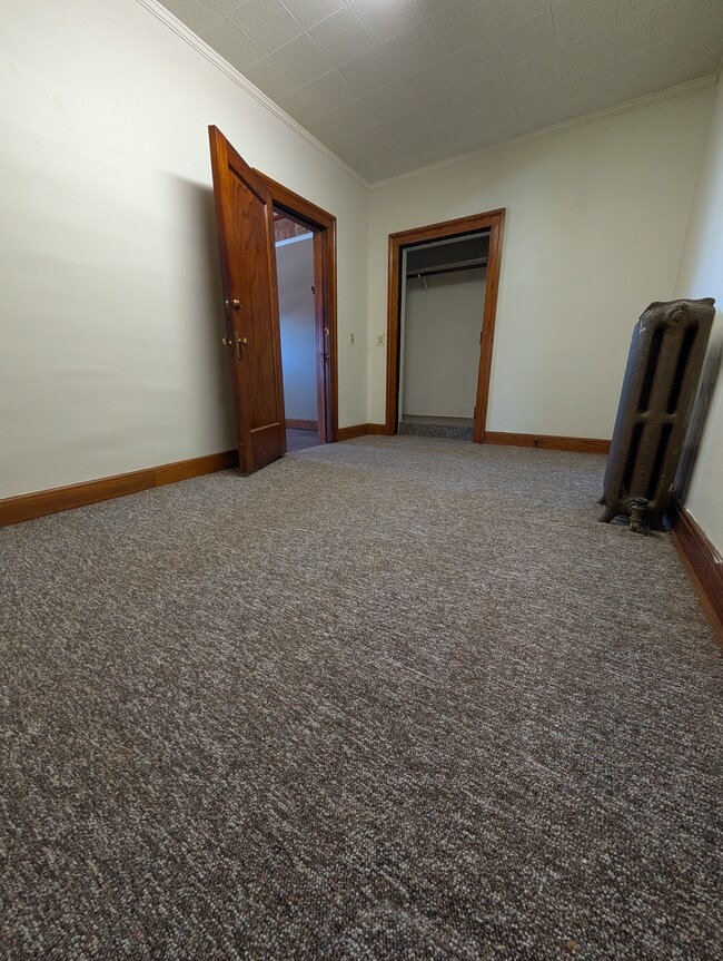 121 W Comanche Ave in Shabbona, IL - Foto de edificio - Building Photo