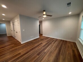 1389 Lanvale Dr SW in Atlanta, GA - Foto de edificio - Building Photo