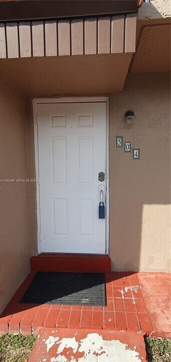 1921 SW 107th Ave in Miami, FL - Building Photo