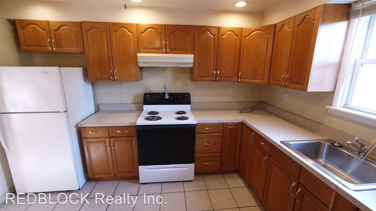 6326 N 18th St in Philadelphia, PA - Building Photo