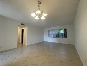 560 SE 2nd Ave in Deerfield Beach, FL - Building Photo - Building Photo