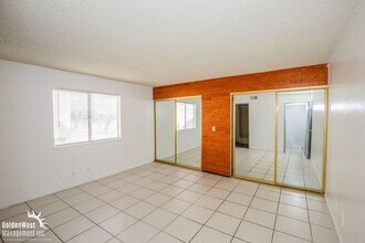 4910 Newport Cove Dr in Las Vegas, NV - Building Photo - Building Photo