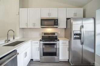 654 Capistrano Ct in Largo, FL - Building Photo - Building Photo
