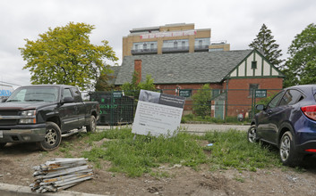 719 Sheppard Ave W in Toronto, ON - Building Photo - Primary Photo