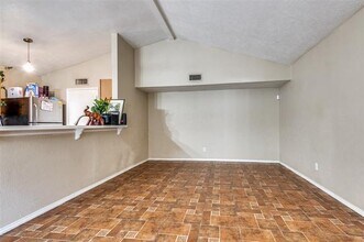 7037 Pineberry Rd in Dallas, TX - Building Photo - Building Photo
