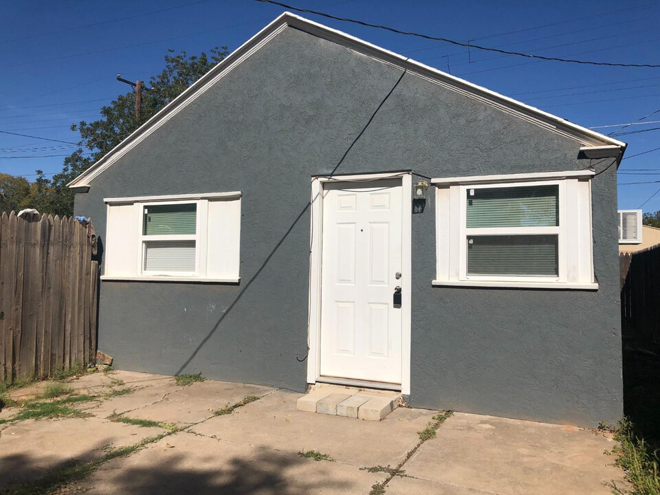 1910 26th St in Lubbock, TX - Building Photo