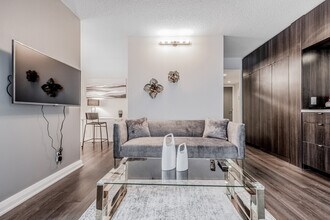 116 B Yorkville Ave, Unit SI ID1494684P in Toronto, ON - Building Photo - Building Photo