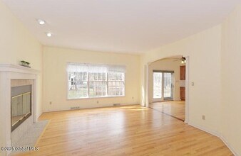 4 Kimberly Ct in Niskayuna, NY - Building Photo - Building Photo