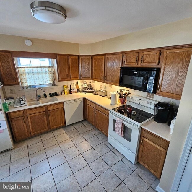 407 Navajo Dr in Royersford, PA - Building Photo - Building Photo