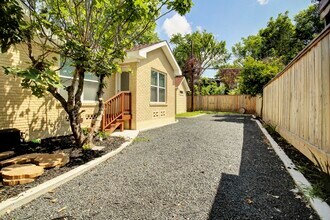 2401 Eagle St in Houston, TX - Building Photo - Building Photo