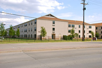 Pioneer Place Senior Housing in Plano, TX - Foto de edificio - Building Photo