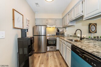 4 Winter Park Dr in Vernon, NJ - Building Photo - Building Photo