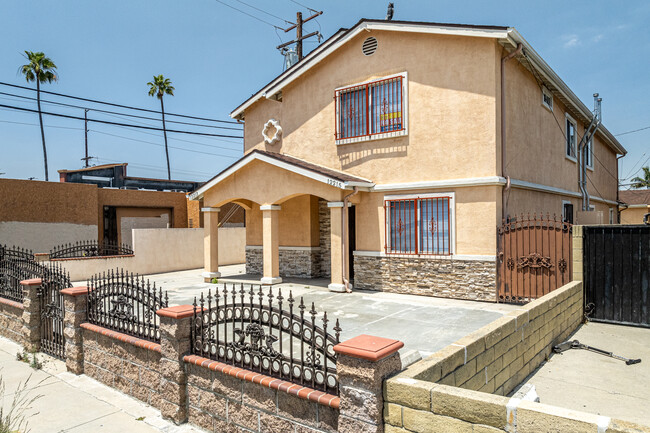 12213 Tilbury St in Hawaiian Gardens, CA - Building Photo - Building Photo