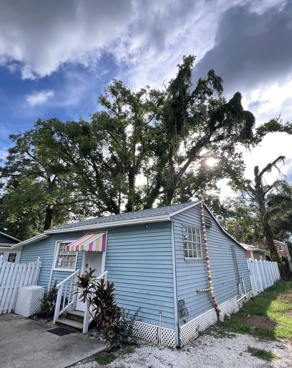 206 E Hanna Ave in Tampa, FL - Building Photo