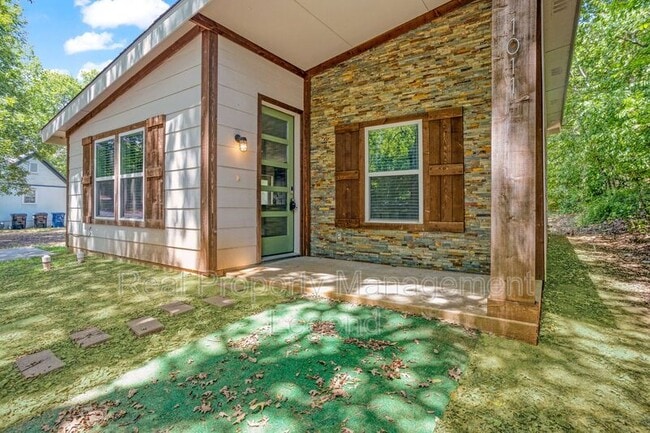 1011 W Hull St in Denison, TX - Building Photo - Building Photo