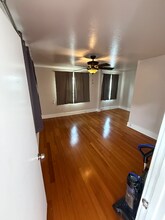 3227 E Broadway in Long Beach, CA - Building Photo - Building Photo