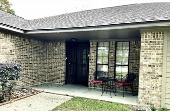 4895 Taft St in Beaumont, TX - Foto de edificio - Building Photo