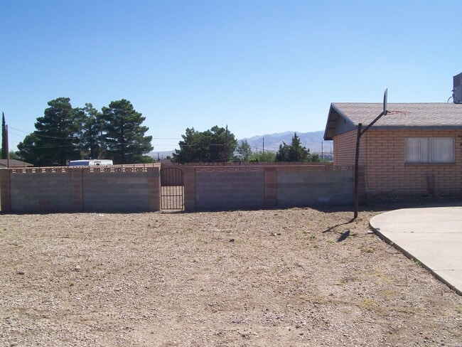 3706 Martingale Dr in Kingman, AZ - Building Photo - Building Photo