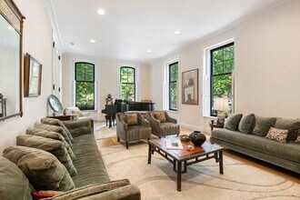 5 Monument Sq, Unit 1&2 in Boston, MA - Foto de edificio - Building Photo