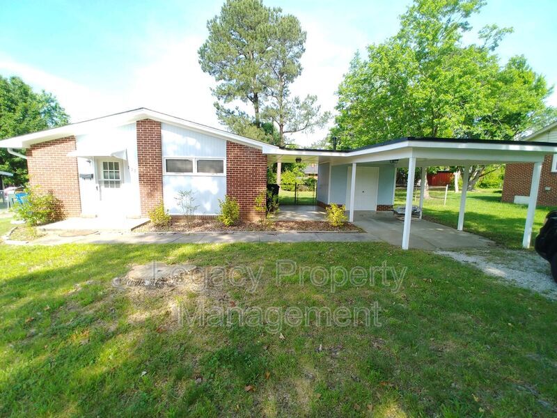 727 Oakgrove Dr in Graham, NC - Building Photo