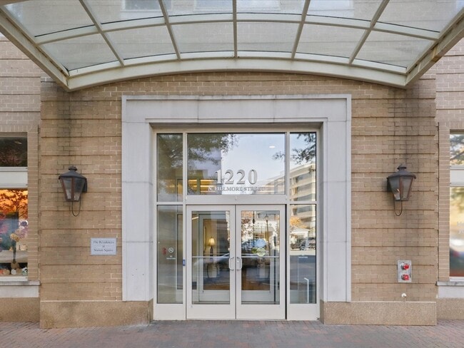 1220 N Fillmore St, Unit 909 in Arlington, VA - Building Photo - Building Photo