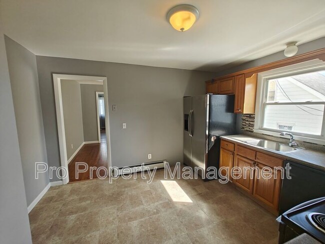 135 Hillcrest Rd in Bridgeport, CT - Foto de edificio - Building Photo