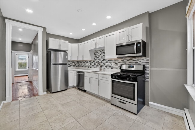 129 Harrishof St, Unit 2L, Unit 2L