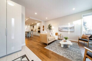 10510-10132 132 St NW in Edmonton, AB - Building Photo