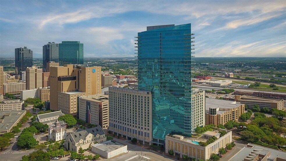 1301 Throckmorton St, Unit 2805 in Fort Worth, TX - Building Photo