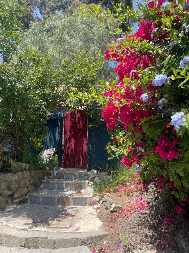 9401 Notre Dame Ave in Chatsworth, CA - Building Photo - Building Photo