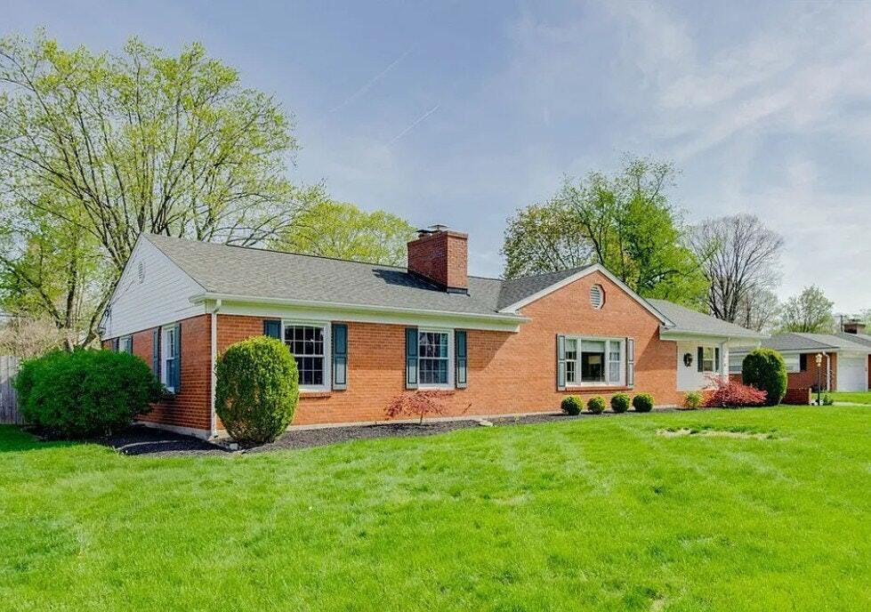 225 Enfield Rd in Dayton, OH - Foto de edificio