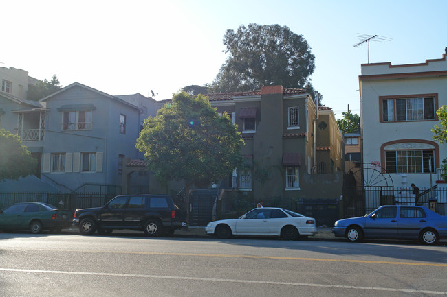 520 S Rampart Blvd in Los Angeles, CA - Foto de edificio - Building Photo