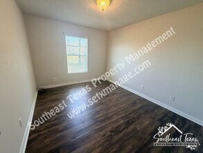 977 Center St in Bridge City, TX - Building Photo - Building Photo