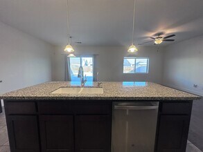 2234 S Oakhurst Ct in Visalia, CA - Building Photo - Building Photo