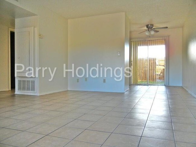 2104 E Eugie Terrace-Unit -106Phoenix in Phoenix, AZ - Building Photo - Building Photo