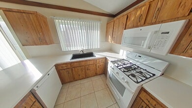 12957 Canterbury Dr in Sterling Heights, MI - Building Photo - Building Photo