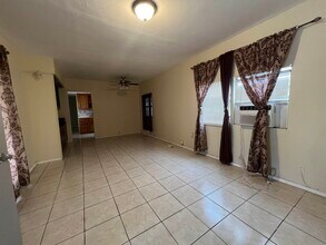 125 Burge Dr in Del Rio, TX - Building Photo - Building Photo