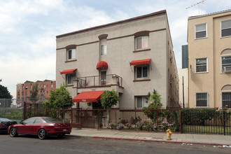 733 S Coronado St in Los Angeles, CA - Building Photo - Building Photo