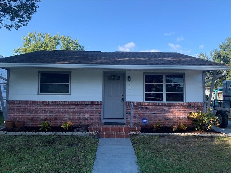 5617 14th Ave S in Gulfport, FL - Building Photo