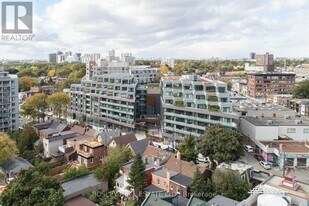 38 Howard Park Ave in Toronto, ON - Building Photo