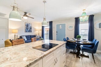 8921 Blind Pass Rd in St Pete Beach, FL - Building Photo - Building Photo