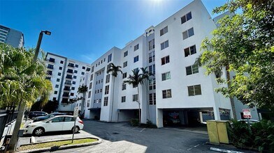 210 SW 11th St in Miami, FL - Building Photo - Building Photo