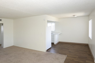 Vibe Apartments in Las Vegas, NV - Building Photo - Interior Photo