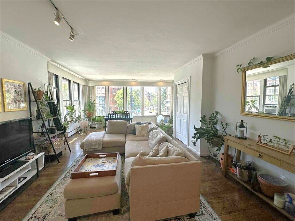 608 Tremont St, Unit 1 in Boston, MA - Building Photo