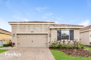 1320 Oak Crest St in Davenport, FL - Building Photo