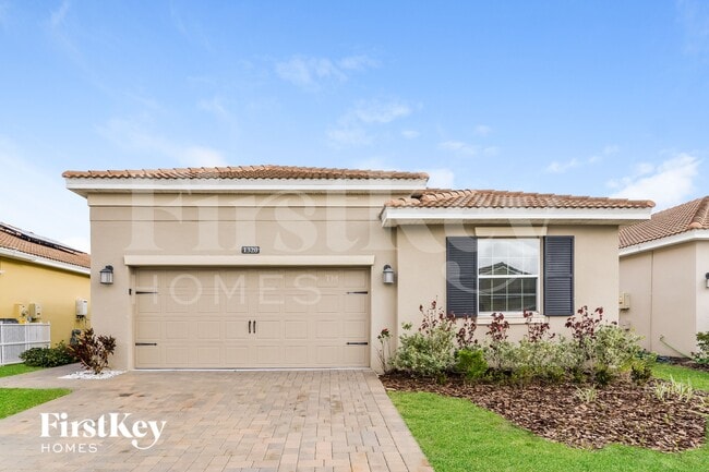 property at 1320 Oak Crest St